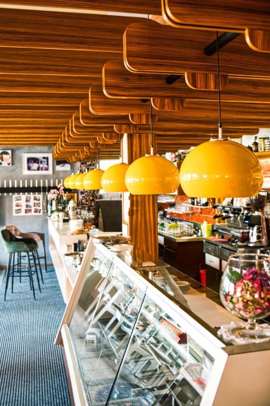 Cafe Rudi Living Bed and Breakfast Parcines Εξωτερικό φωτογραφία