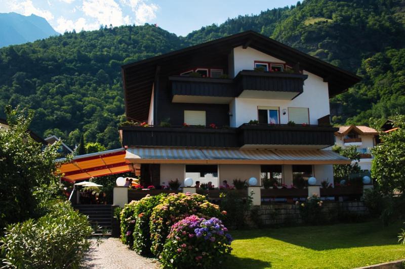 Cafe Rudi Living Bed and Breakfast Parcines Εξωτερικό φωτογραφία