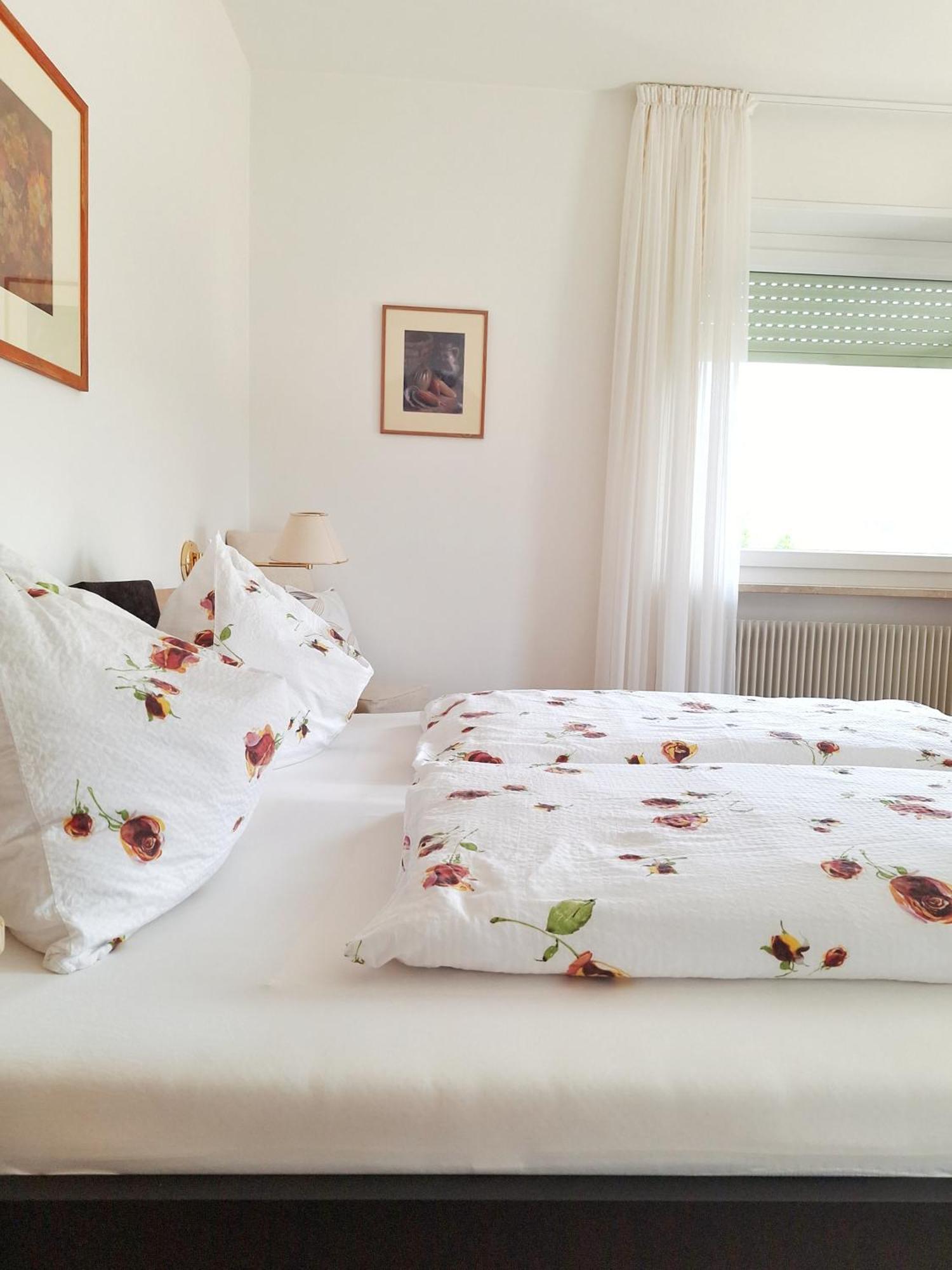 Cafe Rudi Living Bed and Breakfast Parcines Εξωτερικό φωτογραφία