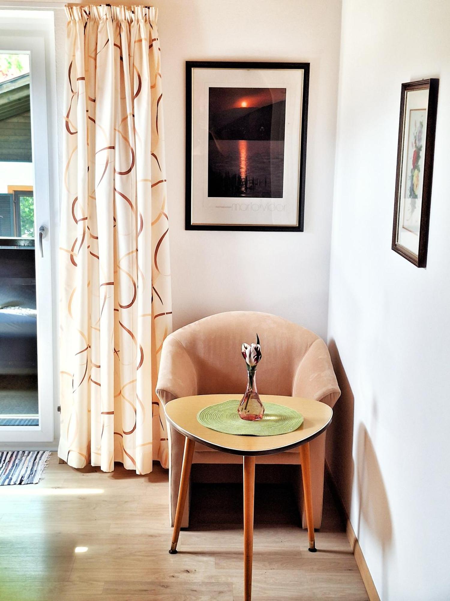 Cafe Rudi Living Bed and Breakfast Parcines Εξωτερικό φωτογραφία