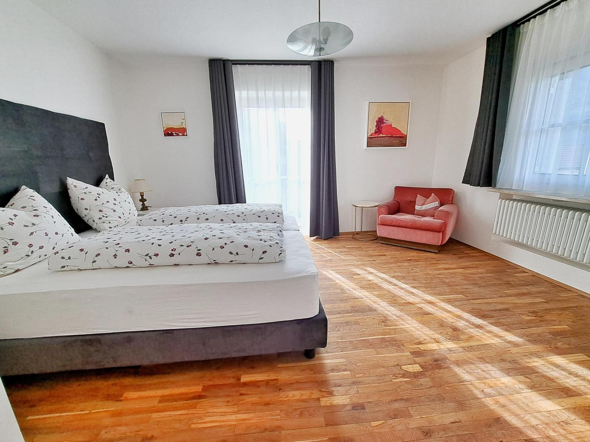 Cafe Rudi Living Bed and Breakfast Parcines Εξωτερικό φωτογραφία